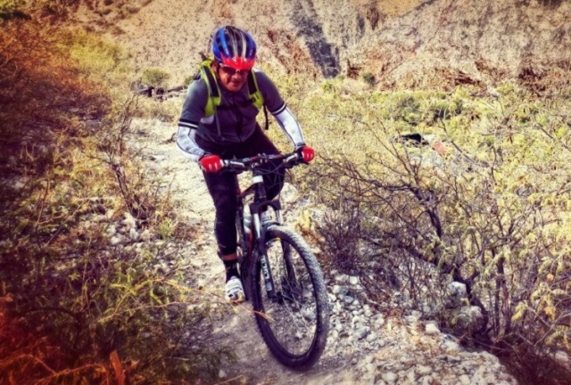  在塞拉利昂骑行 